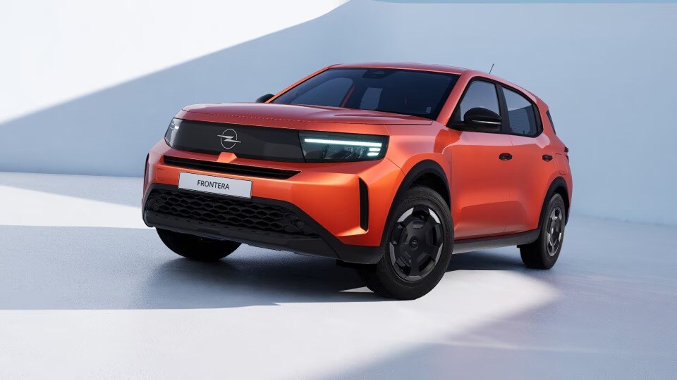 Seitenansicht eines Opel Frontera in Orange