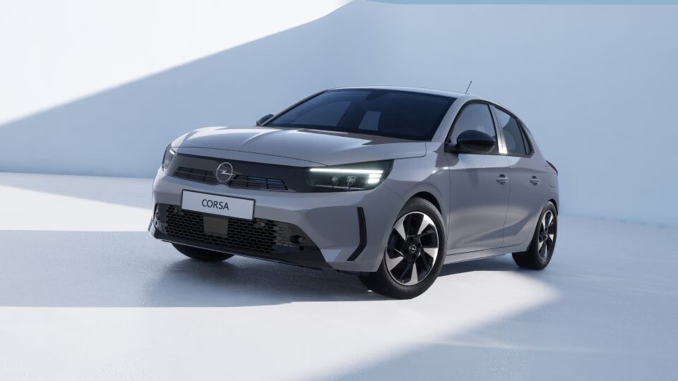 Seitenansicht eines grauen Opel Corsa