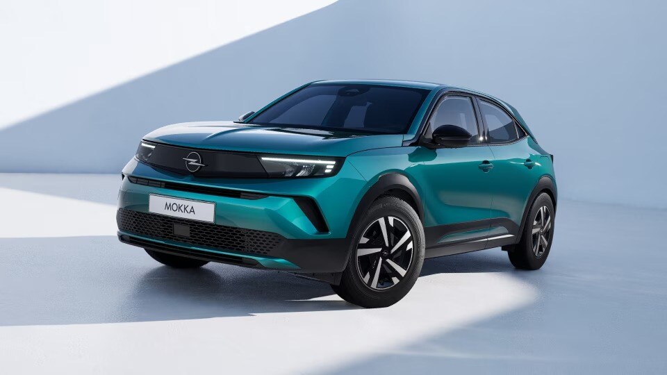 Seitenansicht eines grünen Opel Mokka