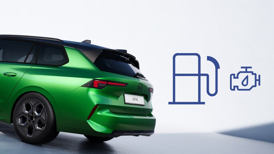 Heckansicht des grünen Opel Astra Sports Tourer als Diesel