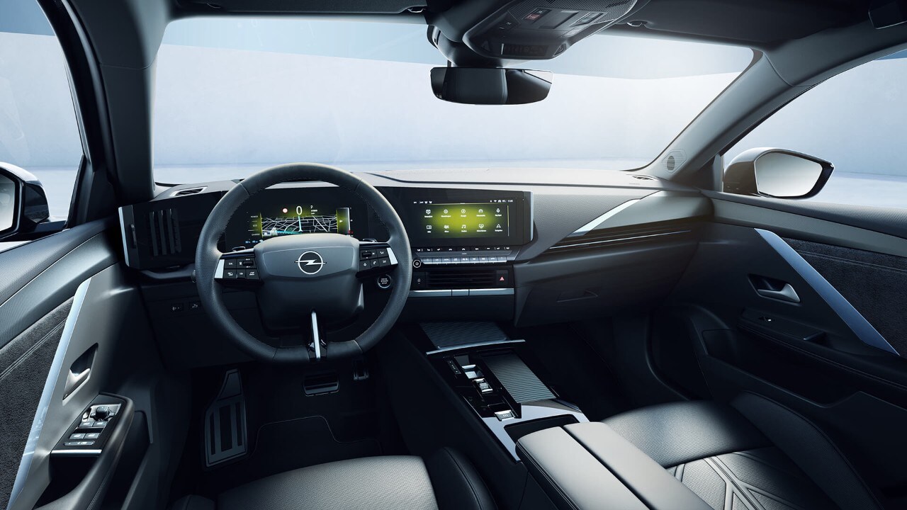 Innenansicht des Armaturenbretts eines Opel Astra Sports Tourer mit Pure Panel Display